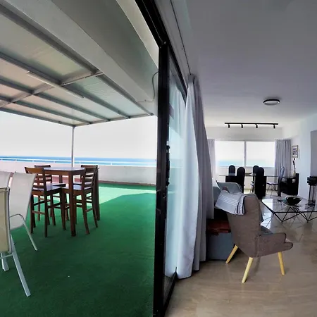 Stunning Top-Floor Beachfront Apartment Larnaca Exterior photo