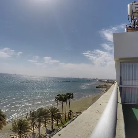 Stunning Top-Floor Beachfront Apartment Larnaca Exterior photo
