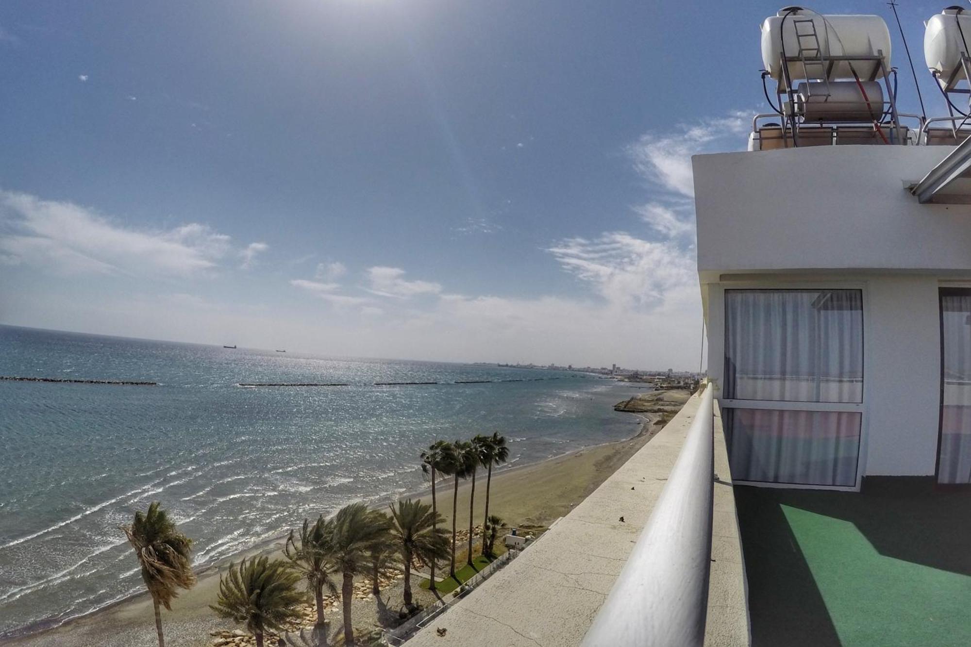 Stunning Top-floor Beachfront Апартаменты