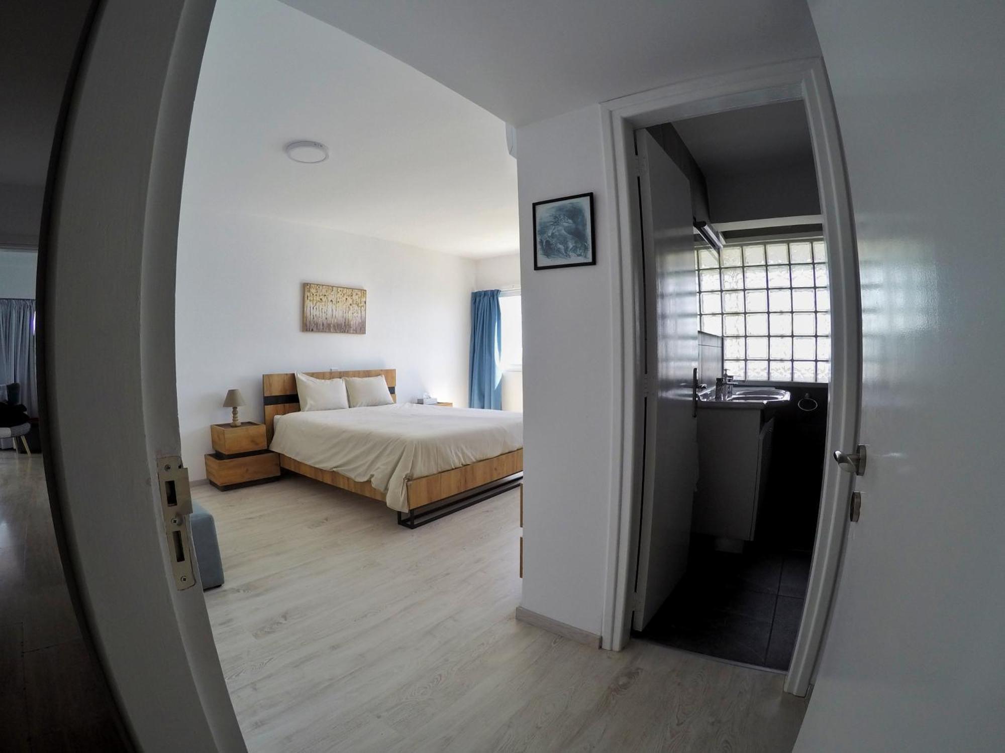Апартаменты Stunning Top-floor Beachfront *